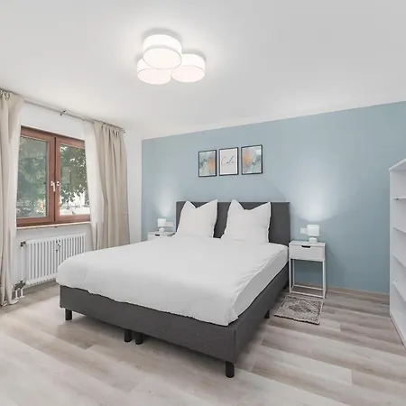 Cruwzo - Fantastic With Balcony And Parking *