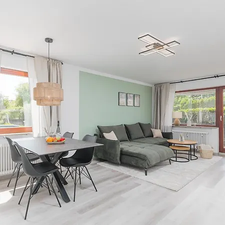 Apartment Cruwzo - Fantastic With Balcony And Parking