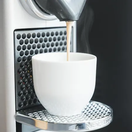 Cruwzo - Fantastic With Balcony And Parking