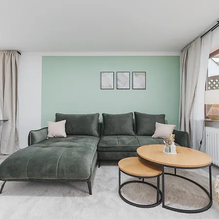 Cruwzo - Fantastic With Balcony And Parking *