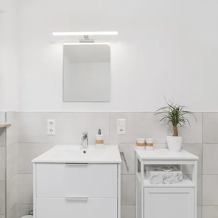 Apartment Cruwzo - Fantastic With Balcony And Parking