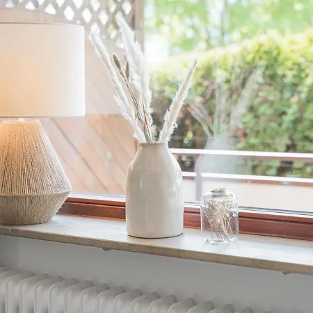 Cruwzo - Fantastic With Balcony And Parking *